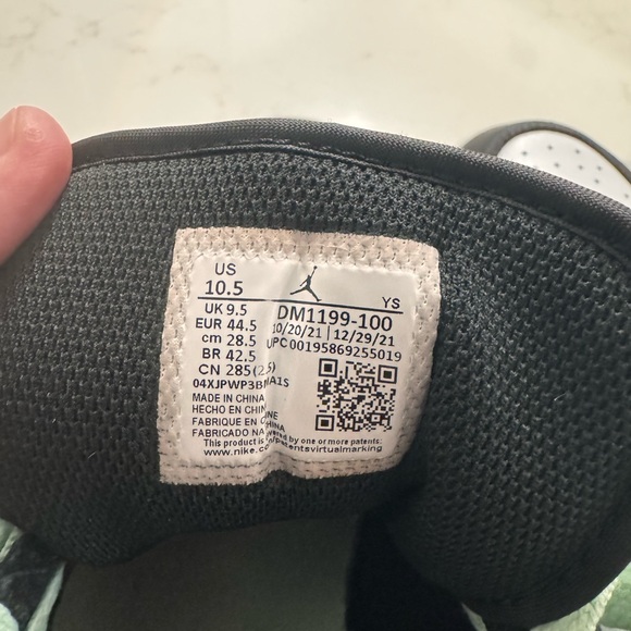 Nike Air Jordan 1 Low SE ‘Tie Dye’ Size 10.5 - Picture 7 of 7